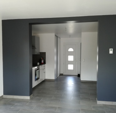 Intérieur d'une construction neuve de maison